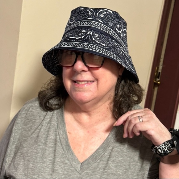Bandana print bucket hat navy teens & adults adjustable unique hand made fun - Picture 2 of 4